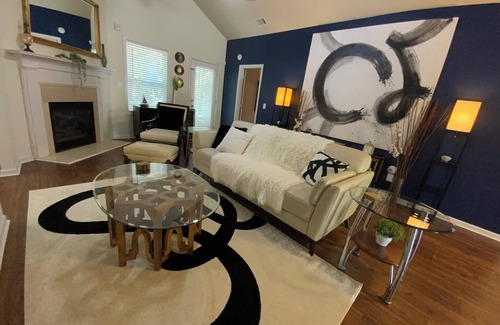 Cliftondale House | Come relax and enjoy this peaceful home away from home. Our guests are priority.