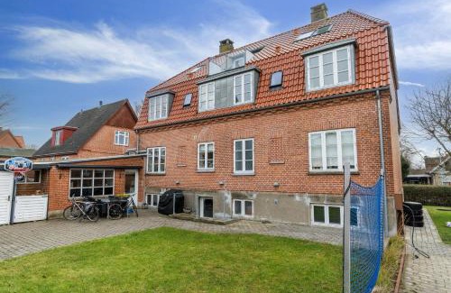 Aalborg Apartment | Come Stay 2BR Lejlighed nær Centrum & Togstation