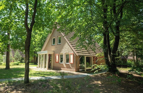 't Loo House | Comfort 6-person bungalow in the holiday park Landal Landgoed 't Loo