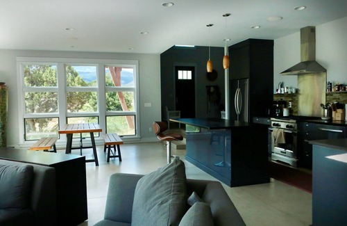 Teasdale House | Comfort and beauty: 2BR artists' home near Capitol Reef