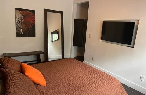 Northeast Miami Hotel | Comfort and Style 1 block away from the Bay - 7Z