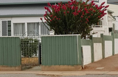 Broken Hill House | Comfort Cottage in Williams