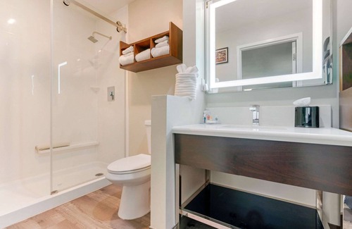 Antioch Hotel | Comfort Inn Antioch - Century Plaza