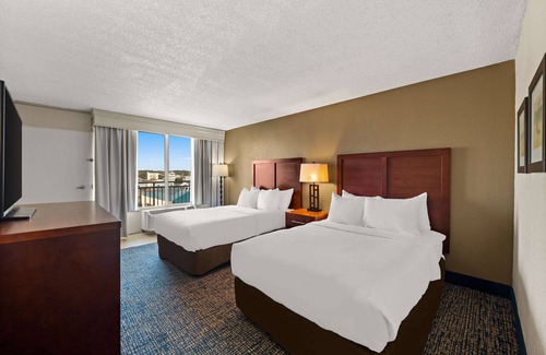 Kill Devil Hills Hotel | Comfort Inn On the Ocean