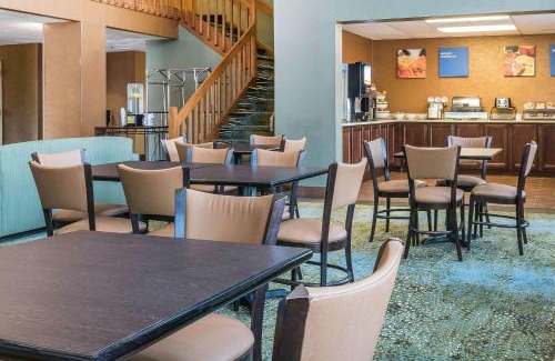 Pine Grove Hotel | Comfort Inn Pine Grove I-81 Hershey Area