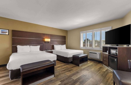 Roseville - Fleet Ridge Hotel | Comfort Inn San Diego Airport At The Harbor
