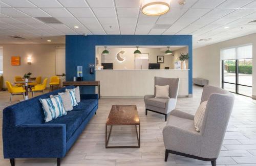 Cheektowaga Hotel | Comfort Inn & Suites Buffalo Airport