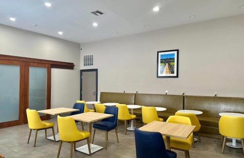Cartersville Hotel | Comfort Inn & Suites Cartersville - Emerson Lake Point