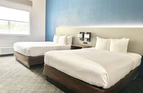 Cartersville Hotel | Comfort Inn & Suites Cartersville - Emerson Lake Point