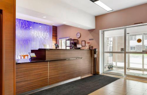 Ashwaubenon Hotel | Comfort Inn & Suites Green Bay Stadium Area