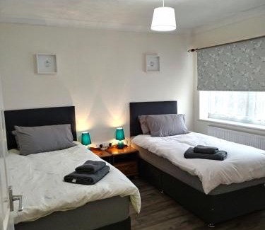 Gosport House | Comfort Private Rooms in Three bedroom House