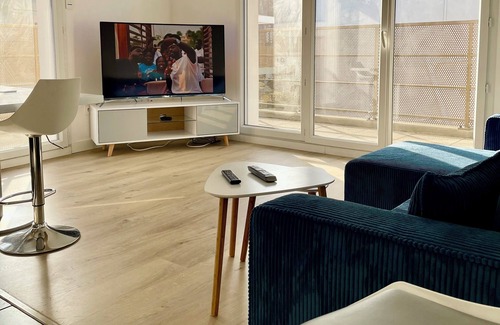 Argenteuil House | Comfort Room