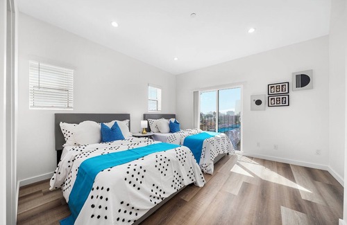 Rampart Village House | Comfort Suite Los Angeles