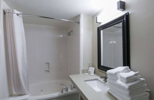 McNeil Hotel | Comfort Suites Austin NW Lakeline