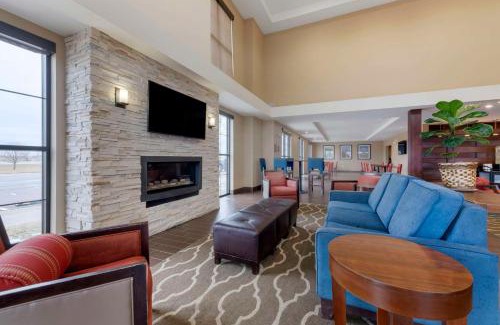 Worthington Hotel | Comfort Suites & Conference Center