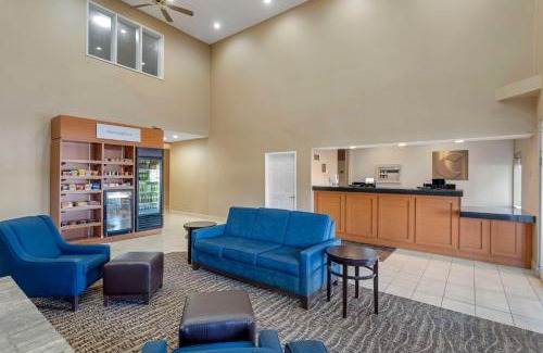 Normal Hotel | Comfort Suites Normal University area