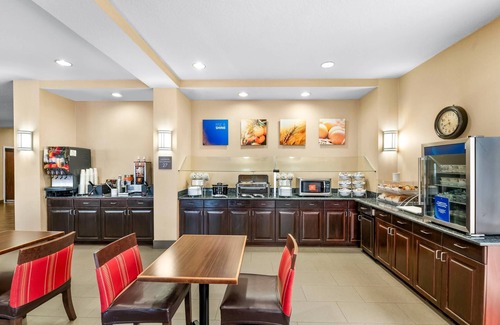 Orlando Hotel | Comfort Suites Orlando Airport