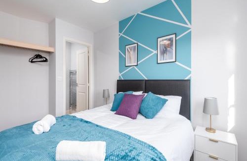 Ashford House | Comfortable 3 Bed House For 5- City Central - Free Parking
