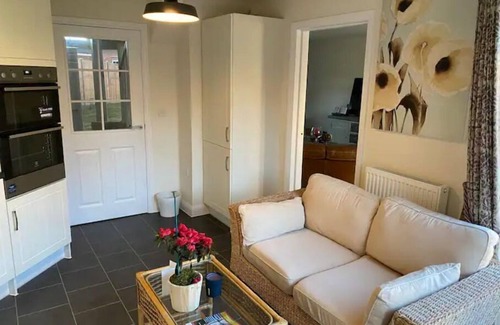 Grantham House | Comfortable 5-Guest Abode - in Quiet Village