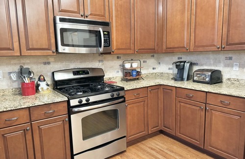 Chester House | Comfortable 5BD Near Legoland Bear Mtn, West Point, Wineries, Woodbury Common