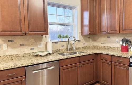 Chester House | Comfortable 5BD Near Legoland Bear Mtn, West Point, Wineries, Woodbury Common