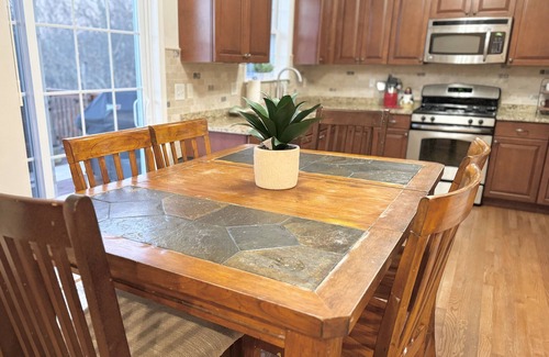 Chester House | Comfortable 5BD Near Legoland Bear Mtn, West Point, Wineries, Woodbury Common
