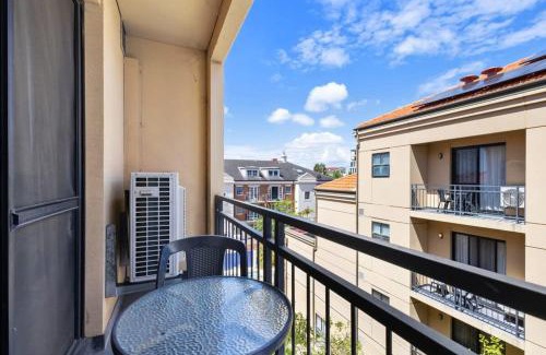 Northbridge Apartment | Comfortable Apt in Northbridge wtih Pool & WiFi