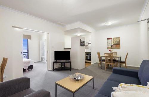 Northbridge Apartment | Comfortable Apt in Northbridge wtih Pool & WiFi