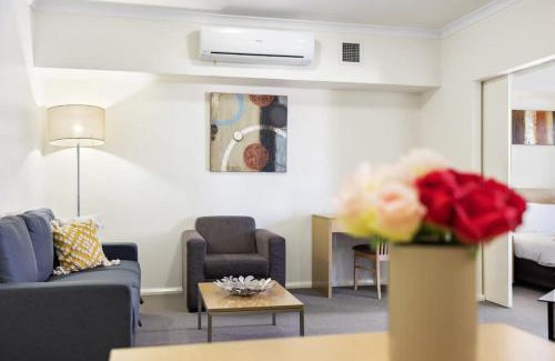 Northbridge Apartment | Comfortable Apt in Northbridge wtih Pool & WiFi