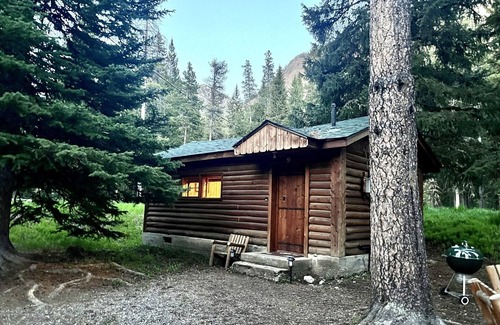 Silver Gate Cabin | Comfortable Cabin next to Yellowstone National Park