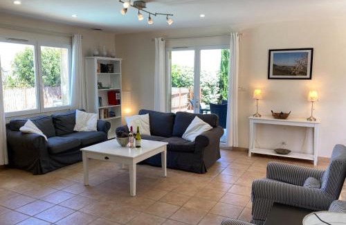 Montbrun-des-Corbieres Villa | Comfortable villa with jacuzzi