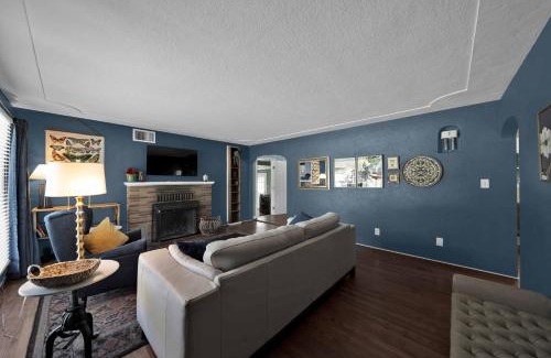 Redding House | Comfortable home near river access trail