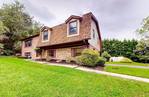 Bennsville House | Comfortable home outside of DC with private pool, balcony, washer/dryer, & AC