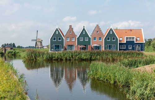 Volendam Apartment | Comfortable Hotel Room in Center of Volendam