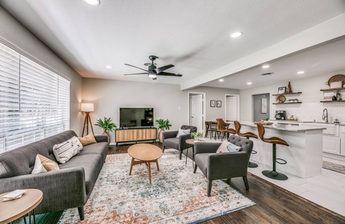 Dallas House | Comfortable, Inspiring & Renovated Family Home