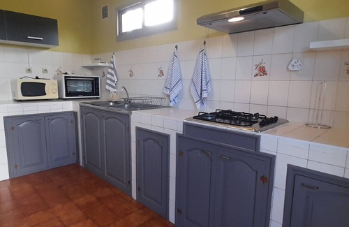 Saint-Paul Cottage | Comfortable lodging with views in Saint-Paul, 2 beds, Terrace and BBQ