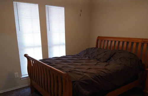 Cleburne House | Comfortable room in a house in a quiet neighborhood. Full kitchen/living room