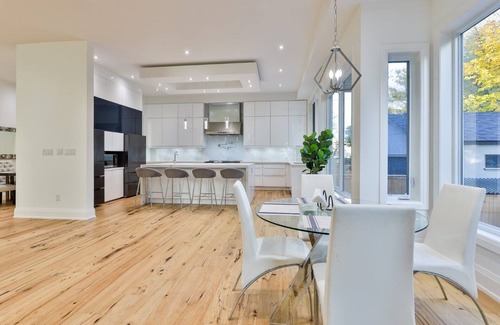 Lawrence Heights Bed & Breakfast | Comfortable Room in Toronto next to Yorkdale shopping mall