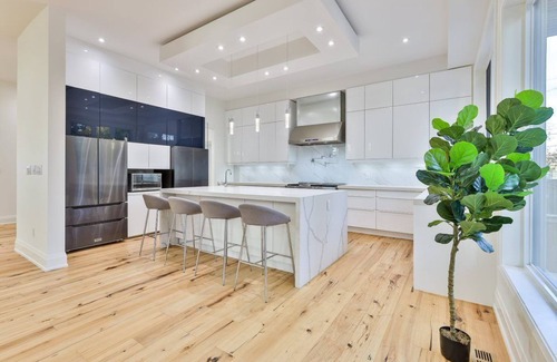 Lawrence Heights Bed & Breakfast | Comfortable Room in Toronto next to Yorkdale shopping mall