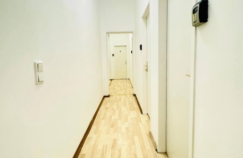 Grinzing Apartment | Comfortable Room Near FAC Platz – Just 10 Min Away