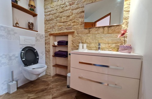 Pierrepont Bed & Breakfast | Comfortable room with private bathroom