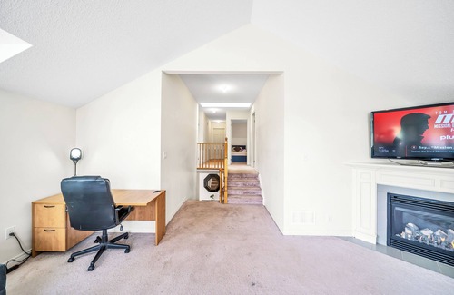 Ajax House | Comfortable Space To Enjoy Your Stay!