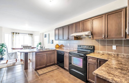 Ajax House | Comfortable Space To Enjoy Your Stay!