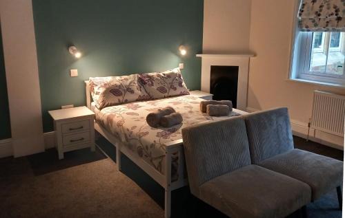 Cranleigh House | Comfortable Spacious Double Ensuite Room
