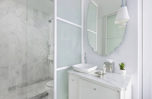 SoHo Hotel | Comfortable Stay! 2 Pet Friendly Units! Parking, Close to Washington Square Park