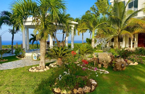 Cabrera Hotel | Comfortable two twin bed room with private bathroom, New, balcony & Ocean view