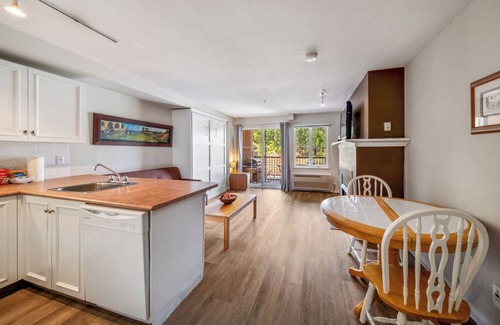 Quail Ridge House | Comforts of Home! Studio With Full Kitchen - 210A