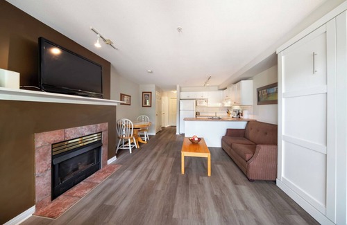 Quail Ridge House | Comforts of Home! Studio With Full Kitchen - 210A