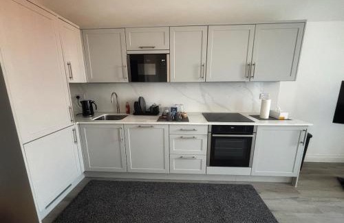 Hanwell Apartment | Comfy 1BR Modern Flat in Central Hanwell