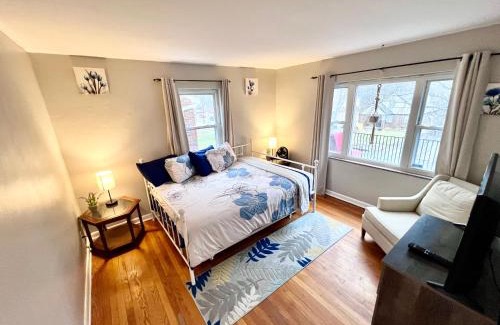 Westwood Apartment | Comfy 2nd Floor Apartment in Quiet Neighborhood 13 Min to Dwntwn